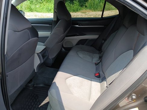 Used 2018 Toyota Camry LE image 8