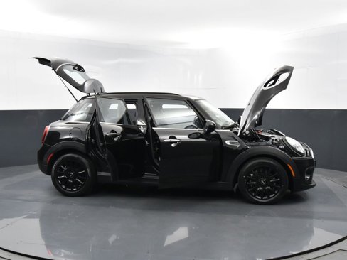 Used 2019 MINI Cooper 4-Door Hardtop w/ Premium Package image 40