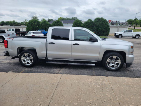 Used 2018 Chevrolet Silverado 1500 Custom w/ Custom Value Package image 4
