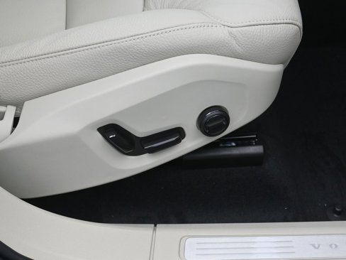 New 2025 Volvo XC60 B5 Core w/ Climate Package image 36