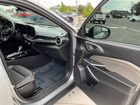 Used 2025 Chevrolet Trax ACTIV w/ Driver Confidence Package image 3