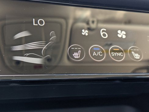 Certified 2025 Genesis G70 2.5T image 24