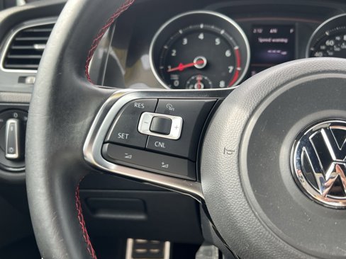 Used 2015 Volkswagen GTI SE image 34
