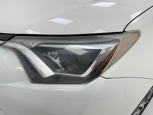Used 2018 Toyota RAV4 LE image 6