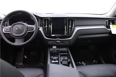 Certified 2025 Volvo XC60 B5 Core w/ Protection Package Premier image 11
