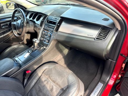 Used 2010 Ford Taurus SHO image 30