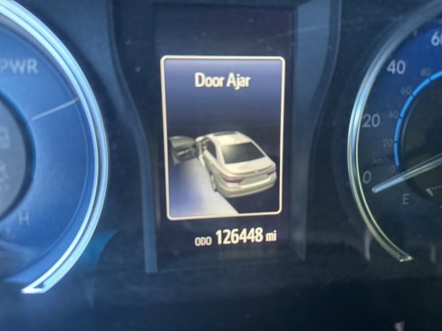 Used 2016 Toyota Camry LE image 7
