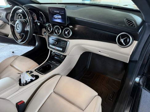 Used 2018 Mercedes-Benz CLA 250 image 2
