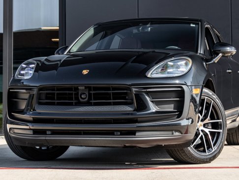 Certified 2023 Porsche Macan image 7