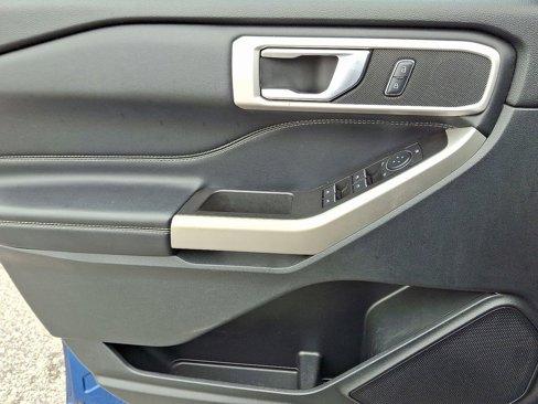 Used 2021 Ford Explorer XLT image 13