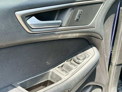 Used 2017 Ford Edge SE image 17