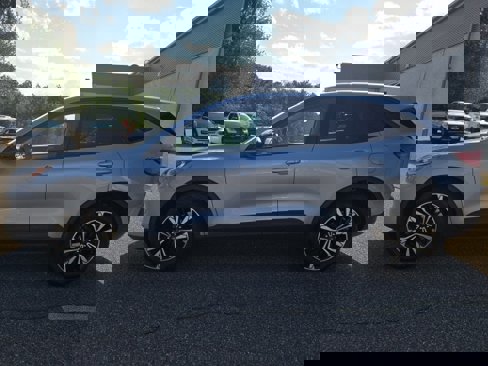 Used 2022 Ford Escape SE w/ SE Sport Appearance Package image 4