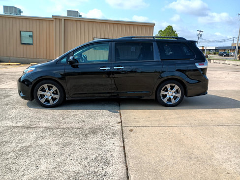Used 2017 Toyota Sienna SE image 7