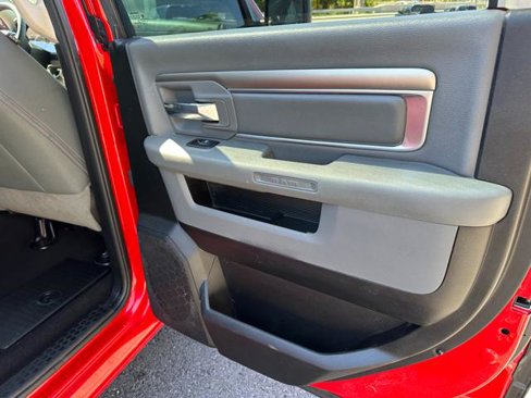 Used 2019 RAM 1500 Classic SLT image 25