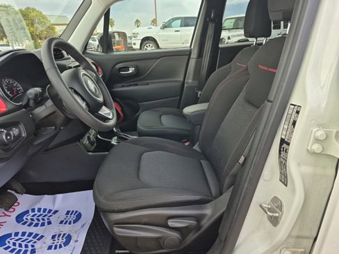 Used 2023 Jeep Renegade Trailhawk image 16