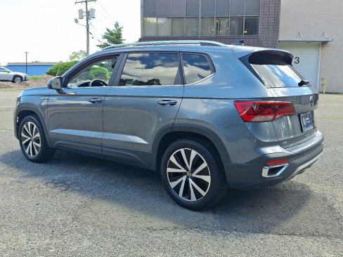 Certified 2022 Volkswagen Taos SE w/ Panoramic Sunroof Package image 7