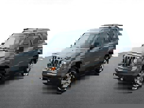 Used 2014 Jeep Patriot Latitude w/ Sun/Sound Group image 1