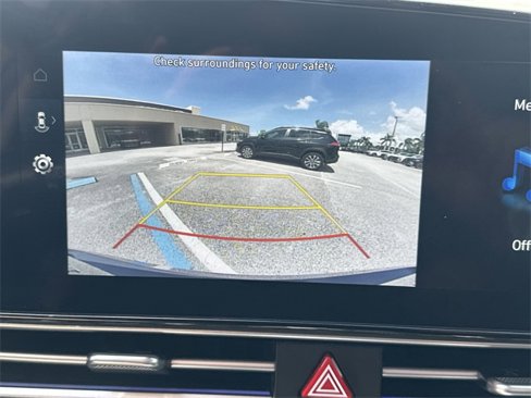 Certified 2025 Hyundai Elantra SEL image 26