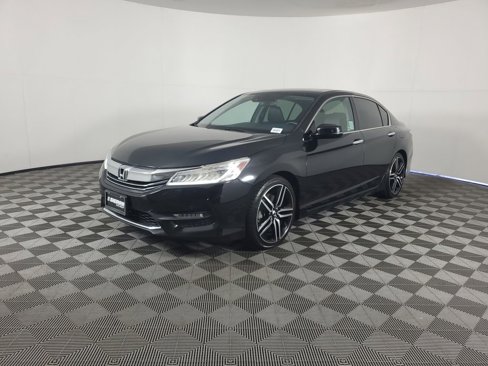 Used 2017 Honda Accord Touring image 8