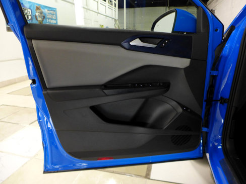 Used 2022 Volkswagen Taos SE w/ Panoramic Sunroof Package image 63