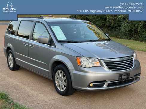 Used 2015 Chrysler Town & Country Touring w/ Driver Convenience Group image 1