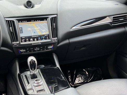Used 2018 Maserati Levante image 25