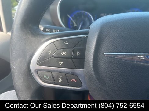 Used 2017 Chrysler Pacifica Touring-L image 19