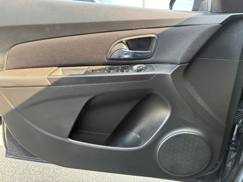 Used 2015 Chevrolet Cruze Eco image 14