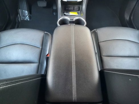 Used 2024 GMC Terrain SLT image 40