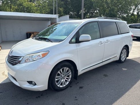 Used 2016 Toyota Sienna L image 1