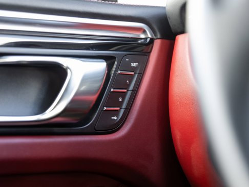 Certified 2022 Porsche Macan S image 18