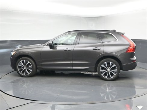 Used 2022 Volvo XC60 B5 Momentum w/ Climate Package image 5