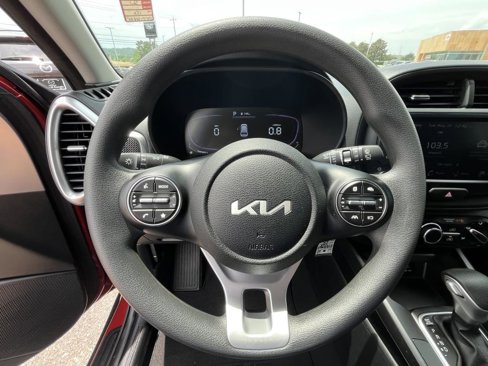 Used 2023 Kia Soul LX w/ LX Technology Package image 14