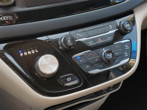 Used 2017 Chrysler Pacifica Touring-L image 24