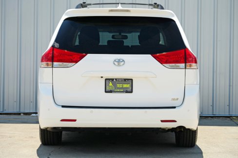 Used 2011 Toyota Sienna XLE image 9