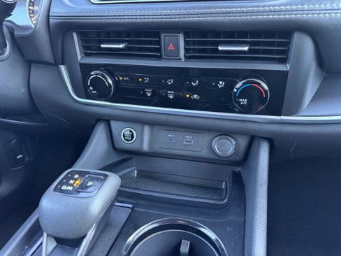 Used 2023 Nissan Rogue S image 30