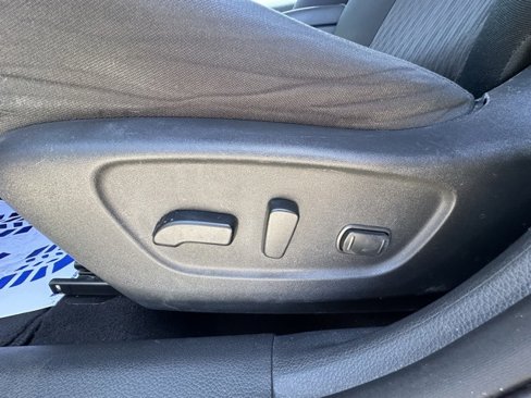 Used 2018 Nissan Rogue SV image 23