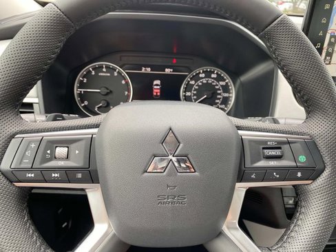 New 2025 Mitsubishi Outlander AWD image 14