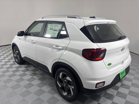 New 2025 Hyundai Venue SEL image 3