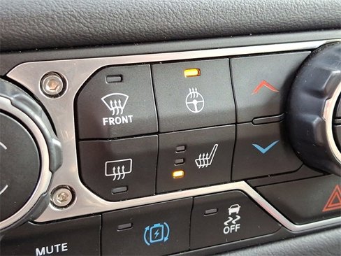 Used 2024 Jeep Wrangler Unlimited Sahara image 25