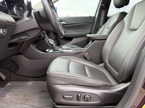 Used 2020 Buick Encore GX Essence w/ Experience Buick Package image 9