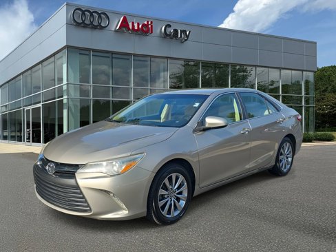Used 2016 Toyota Camry XLE image 1