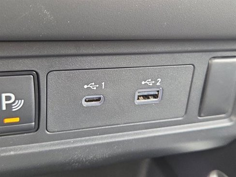 Used 2025 Nissan Frontier SV image 10