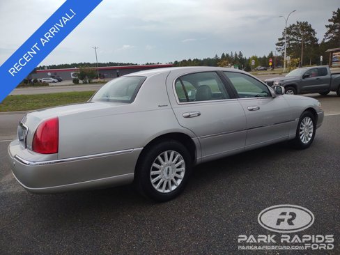 Used 2004 Lincoln Town Car Signature image 5