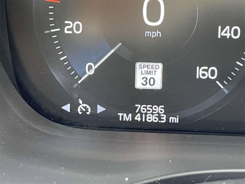 Used 2020 Volvo XC60 T6 Momentum image 26