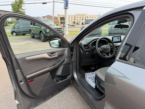 Certified 2022 Ford Escape SE w/ Cold Weather Package image 11