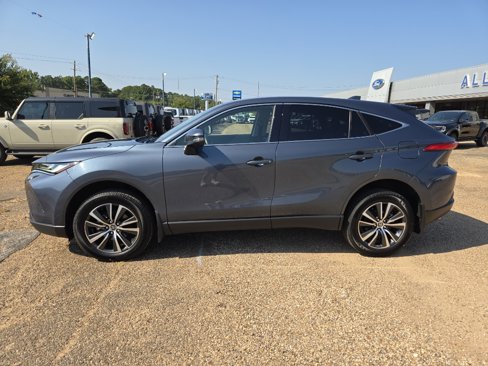 Used 2023 Toyota Venza LE image 2