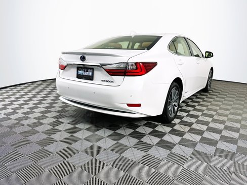 Used 2017 Lexus ES 300h image 7