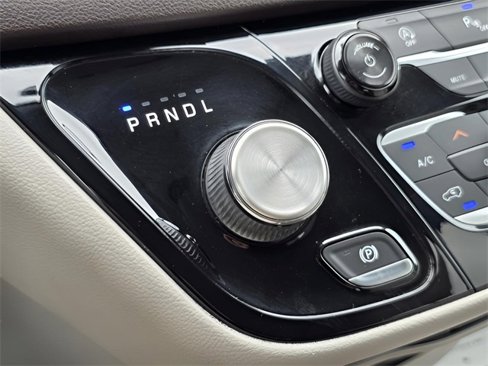 Used 2018 Chrysler Pacifica Touring-L image 24
