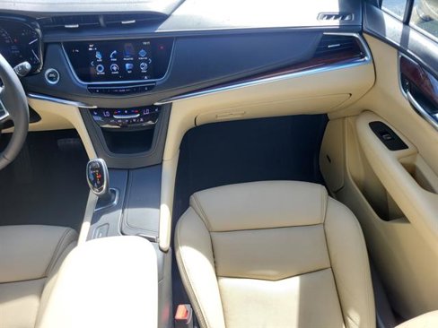 Used 2018 Cadillac XT5 Luxury w/ Driver Awareness Package image 19